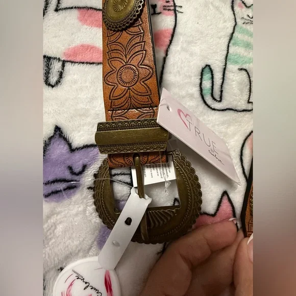 Western Boho Tooled Faux Leather Belt Floral Embossed with Heart Conchos - Picture 5 of 6